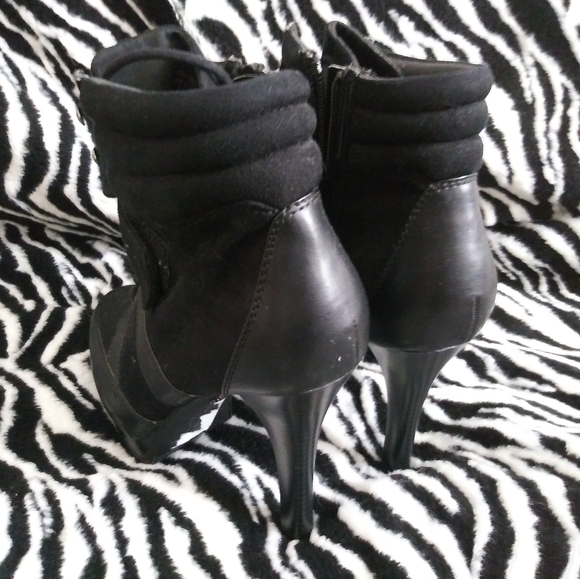 Jennifer Lopez Black Boots - Picture 3 of 4